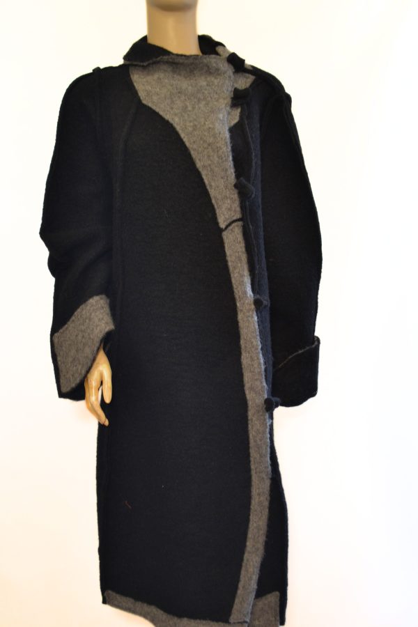 Krótki  płaszcz filcowany Czerń z Popielą