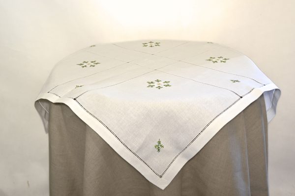 Lniana ręcznie haftowana  nakładka z mereżką i gwiazdkami 75x75cm