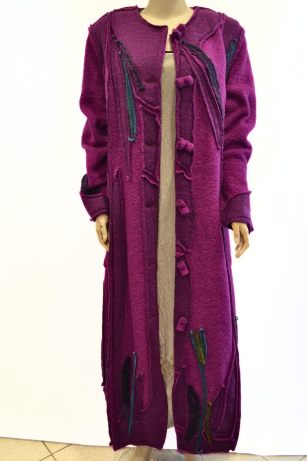 Długi filcowy płaszcz z aplikacjami